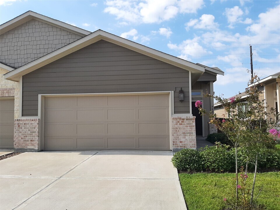 9881 Grosbeak Ln in The Woodlands, TX - Building Photo