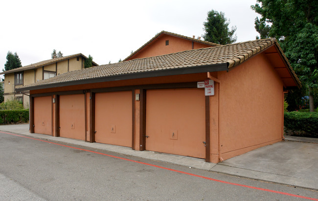 925 Civic Center Dr in Rohnert Park, CA - Building Photo - Building Photo