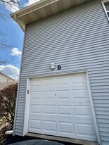 330 Hampton Ct in Bloomingdale, IL - Building Photo