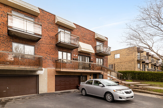 9216 Olivier-Maurault in Montréal, QC - Building Photo - Building Photo