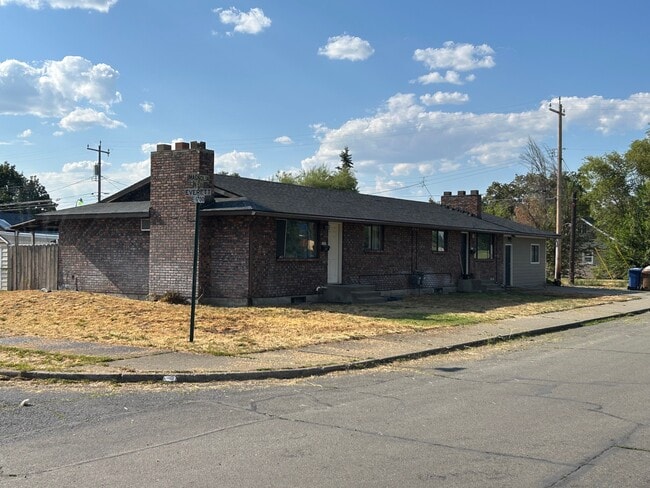 5305 N Magnolia St