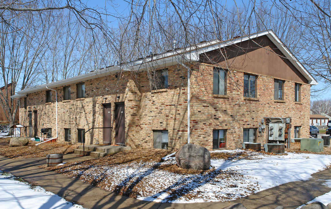 1848-1862 Coolidge Ct in Northfield, MN - Foto de edificio