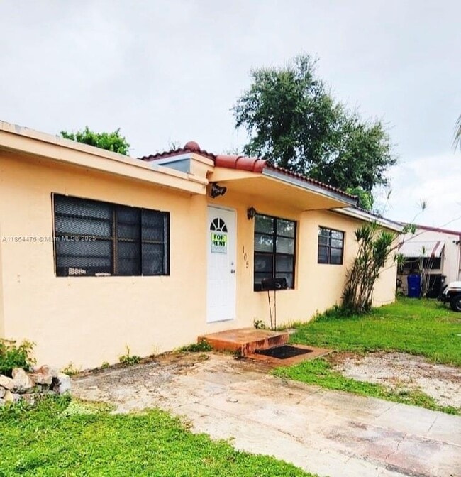 1051 NE 155th St in North Miami Beach, FL - Building Photo - Building Photo