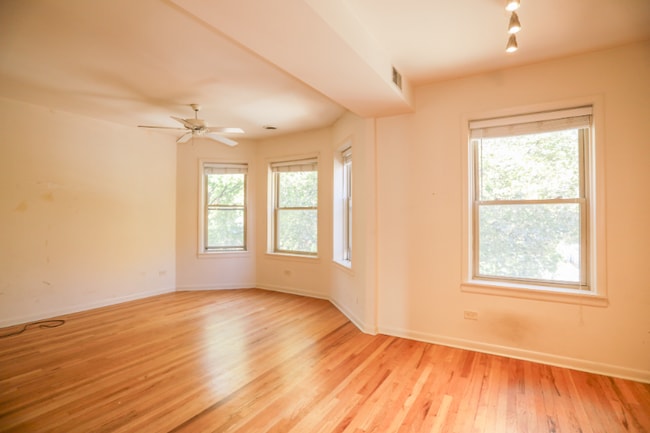 2315 W School Dr in Chicago, IL - Building Photo - Building Photo