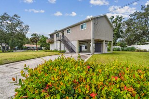 1802 9th St W in Palmetto, FL - Building Photo
