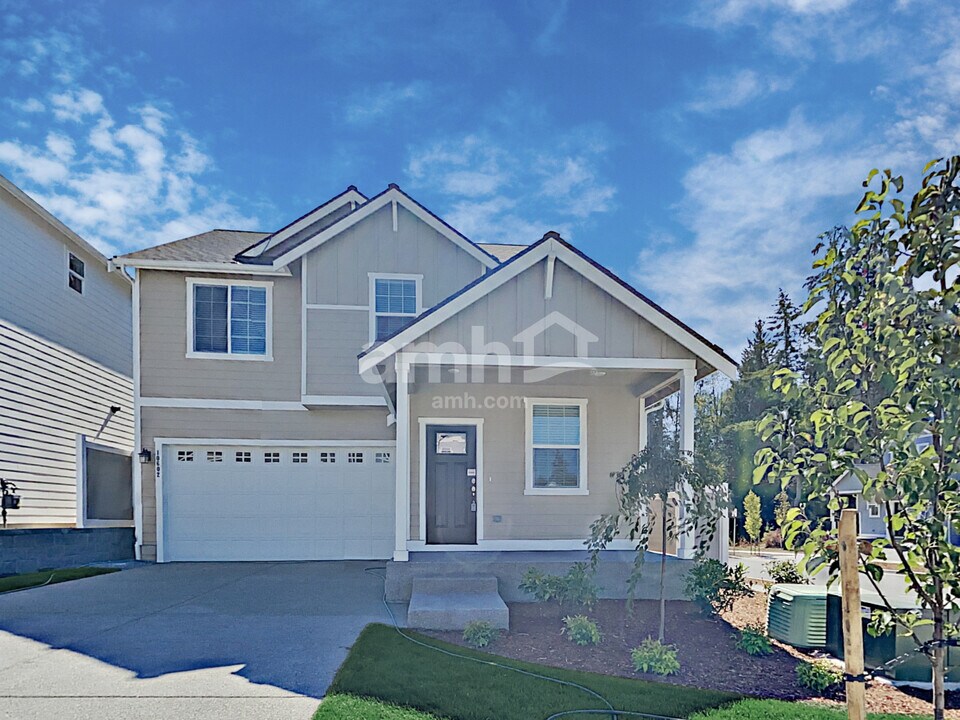 10602 137th St E in South Hill, WA - Building Photo