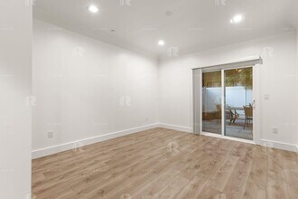 1209 Beachwood Dr in Los Angeles, CA - Building Photo - Building Photo