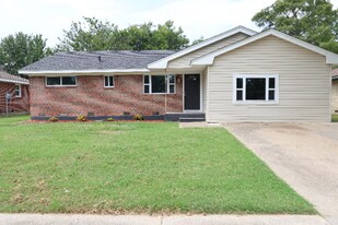 1707 S 9th St in Mcalester, OK - Building Photo
