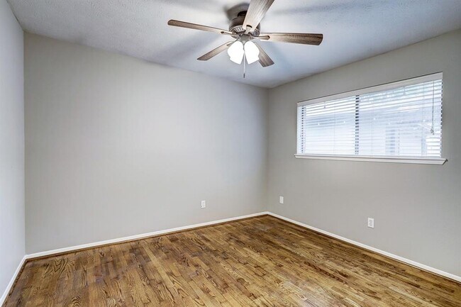 4023 Cedar Forest Dr photo'