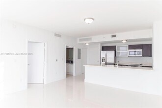 90 SW 3rd St, Unit 3408 in Miami, FL - Building Photo - Building Photo