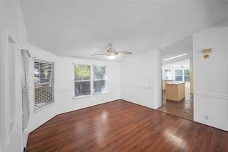 3614 College St in Damon, TX - Building Photo - Building Photo