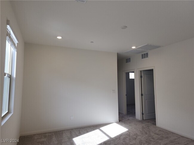 property at 1614 Crested Eagle St