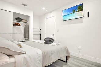 300 NW 82nd Terrace in Miami, FL - Building Photo - Building Photo