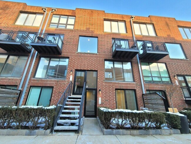 property at 843 W Grace St