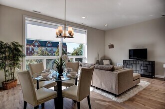 2514 W Addison St in Chicago, IL - Building Photo - Building Photo