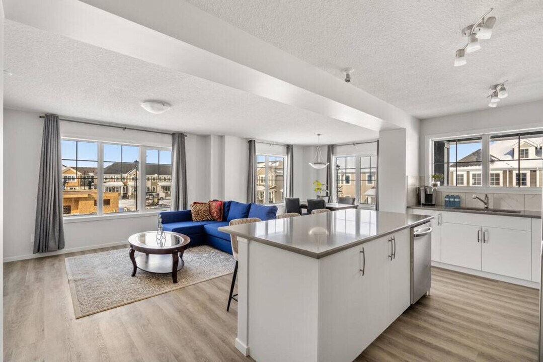 805 Windbury Pl SW, Unit SI ID1314496P in Airdrie, AB - Building Photo