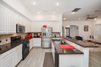 13511 Brookbluff Ln in Houston, TX - Building Photo - Building Photo