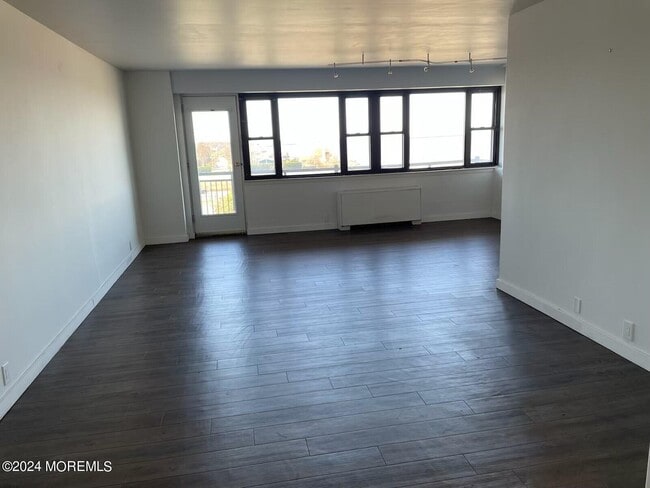 10 Ocean Blvd in Atlantic Highlands, NJ - Building Photo - Building Photo