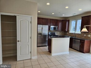 11709 Leesborough Cir in Silver Spring, MD - Building Photo - Building Photo
