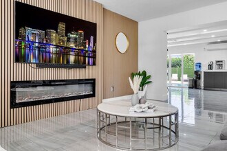 1255 NE 199th St in Miami, FL - Building Photo - Building Photo