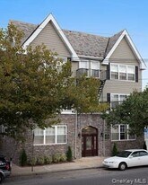 1240 W Broadway in Hewlett, NY - Building Photo