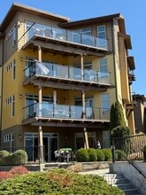 4026 Pritchard Dr N in West Kelowna, BC - Building Photo - Building Photo