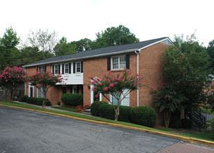 Townhomes Of Sandy Springs in Atlanta, GA - Building Photo - Building Photo