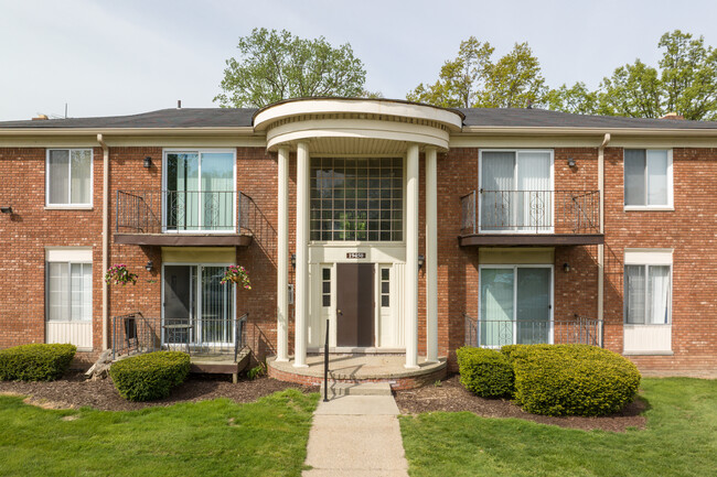 Kings Forest Apartments in Riverview, MI - Foto de edificio - Building Photo