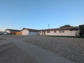 3334 Fair Oaks Dr in Santa Maria, CA - Building Photo