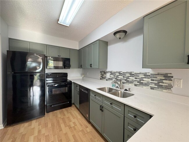 15805 Griffon Path in Apple Valley, MN - Building Photo - Building Photo