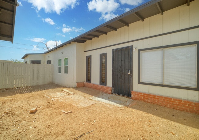 1005 N Center Ave in Casa Grande, AZ - Foto de edificio - Building Photo
