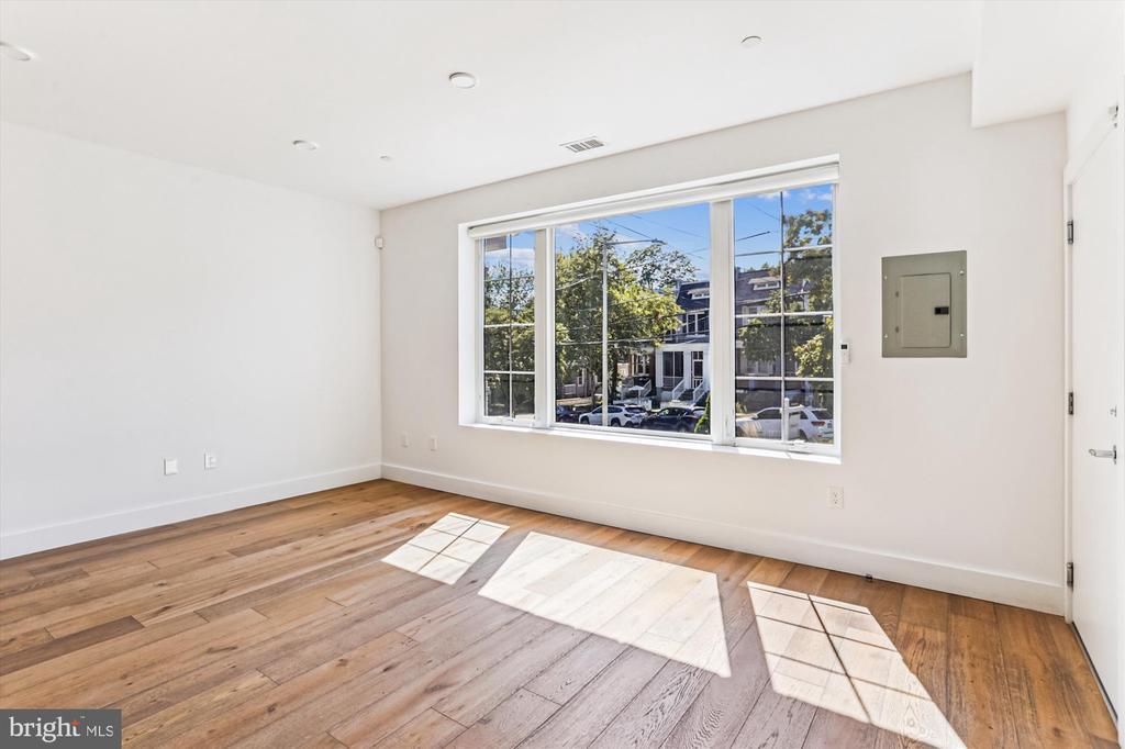 2409 37th St NW in Washington, DC - Building Photo
