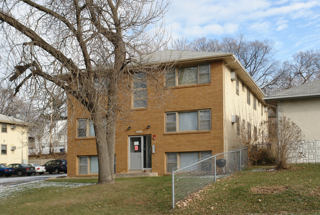 4707 University Ave NE in Columbia Heights, MN - Building Photo - Building Photo