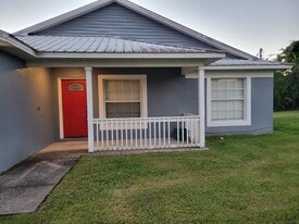 2038 Blackston Ave in Sanford, FL - Building Photo