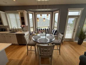 5354 Catalina Dr in Nanaimo, BC - Building Photo - Building Photo