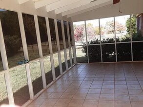 1070 Camden Park Dr in Watkinsville, GA - Building Photo - Building Photo