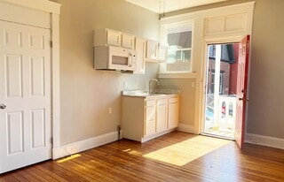 2823 Glendora Ave in Cincinnati, OH - Building Photo