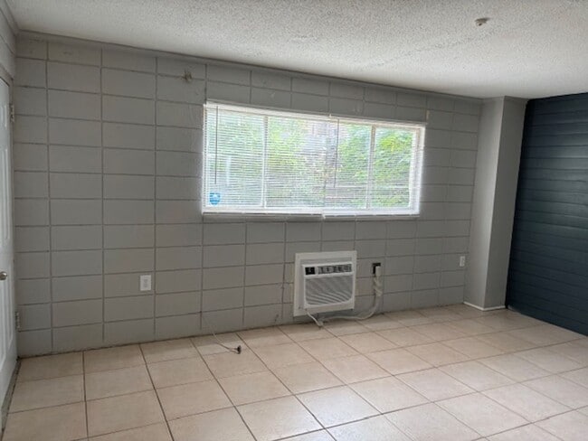 881 Violet St in Baton Rouge, LA - Building Photo - Building Photo