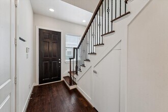 1815 Crestdale Dr in Houston, TX - Building Photo - Building Photo