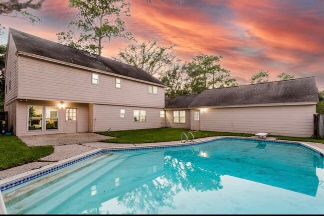 15614 Pebble Bend Dr