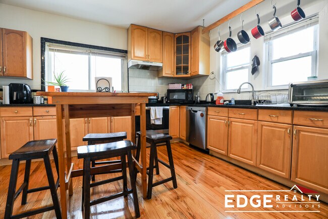 60 Lawton St in Brookline, MA - Foto de edificio - Building Photo