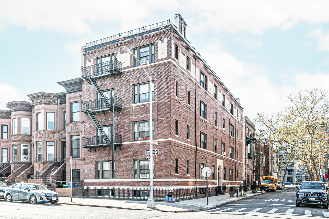 29 Hampton Pl in Brooklyn, NY - Building Photo