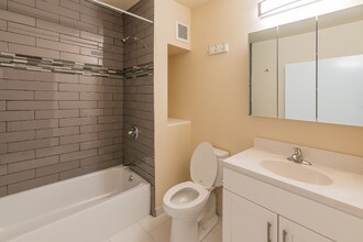 317 Lester Ave in Oakland, CA - Building Photo - Building Photo