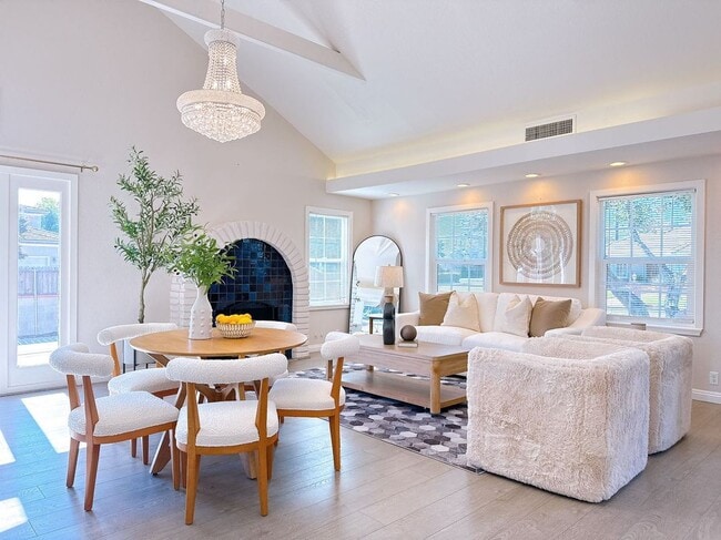 2830 Winthrop Ave in Arcadia, CA - Foto de edificio - Building Photo