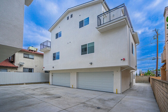 property at 11602 Valley View Ave