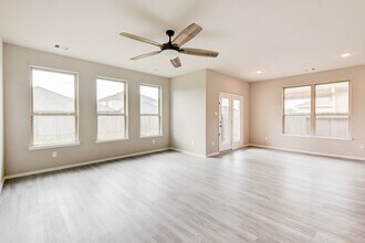 1910 Hidden Cedar Dr in Conroe, TX - Building Photo - Building Photo