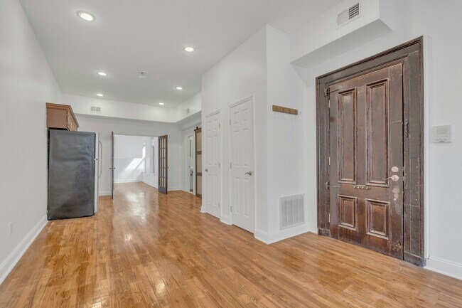 356 Varick St-Unit -1 in Jersey City, NJ - Building Photo - Building Photo