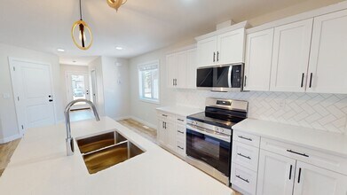 9528-9598 98 Ave in Grande Prairie, AB - Building Photo - Building Photo