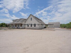 4831 W Pearce Rd in Laveen, AZ - Building Photo