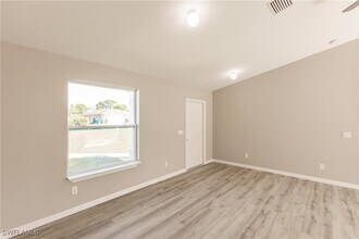 1120 Darling St E in Lehigh Acres, FL - Building Photo - Building Photo